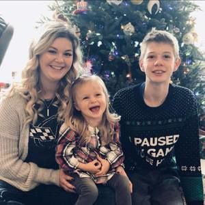 Meet your Posher, Lorie